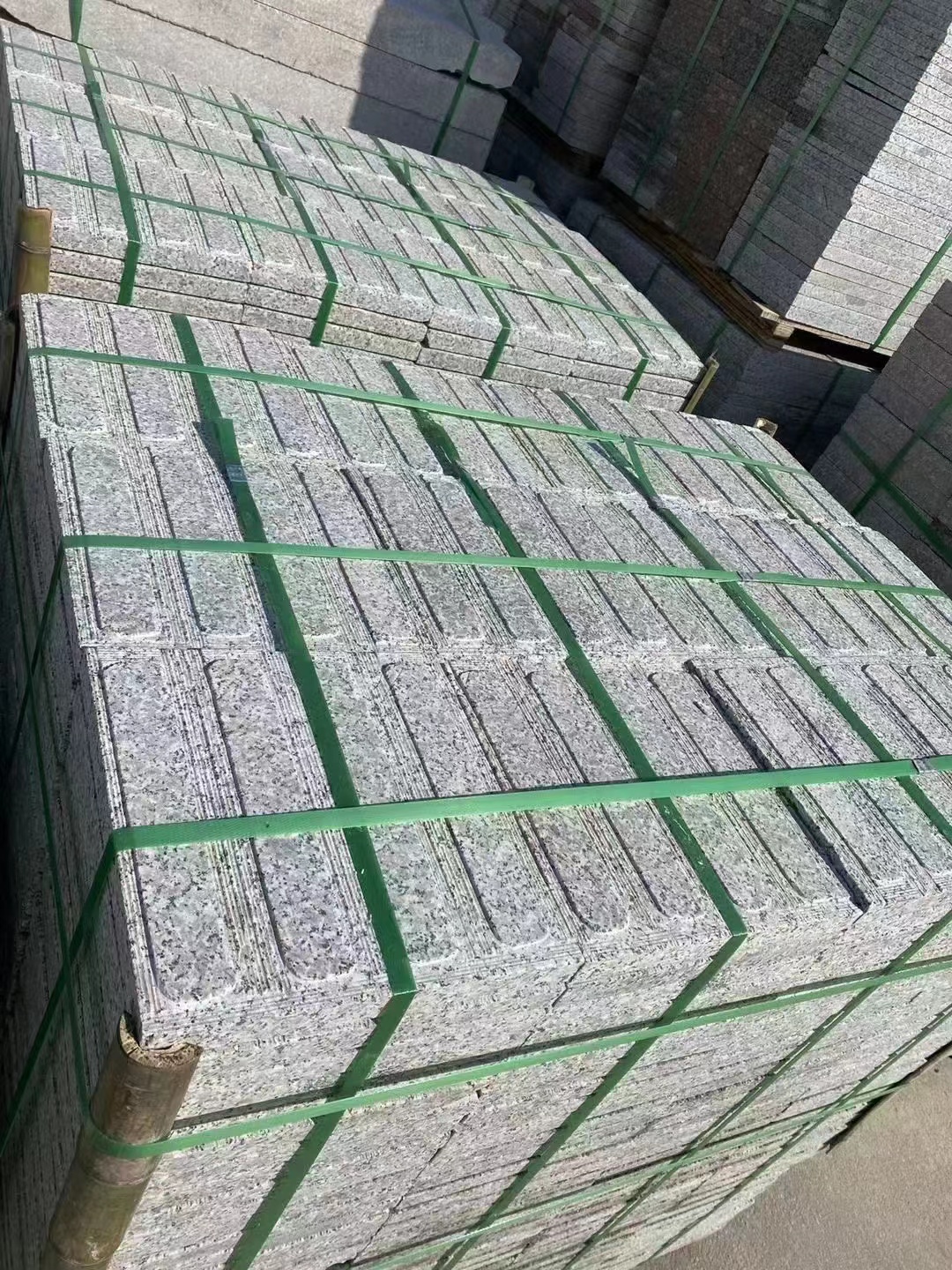 如何選購優質室外芝麻灰石材，讓路沿石更加精美(圖2)