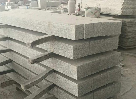 打破傳統路沿石加工模式，智能機械助力施工高效完成(圖1)