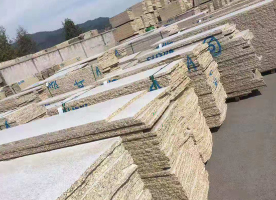 黃銹石加工案例解析，為您展示石材的多樣化魅力！(圖1)