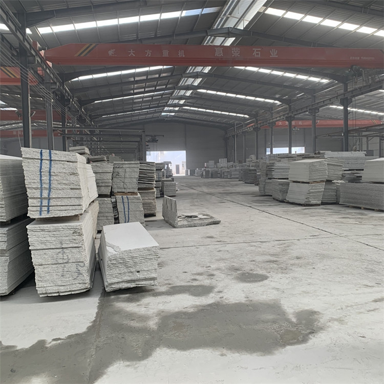 芝麻灰地鋪石材的獨(dú)特魅力，成就你的高端生活品味(圖1)