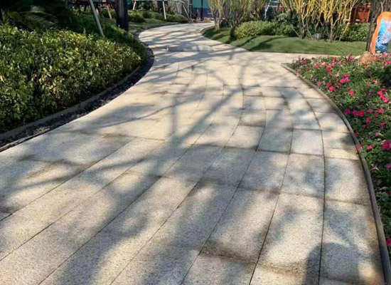 芝麻灰干掛石材，讓建筑更具個性與獨特魅力(圖1)