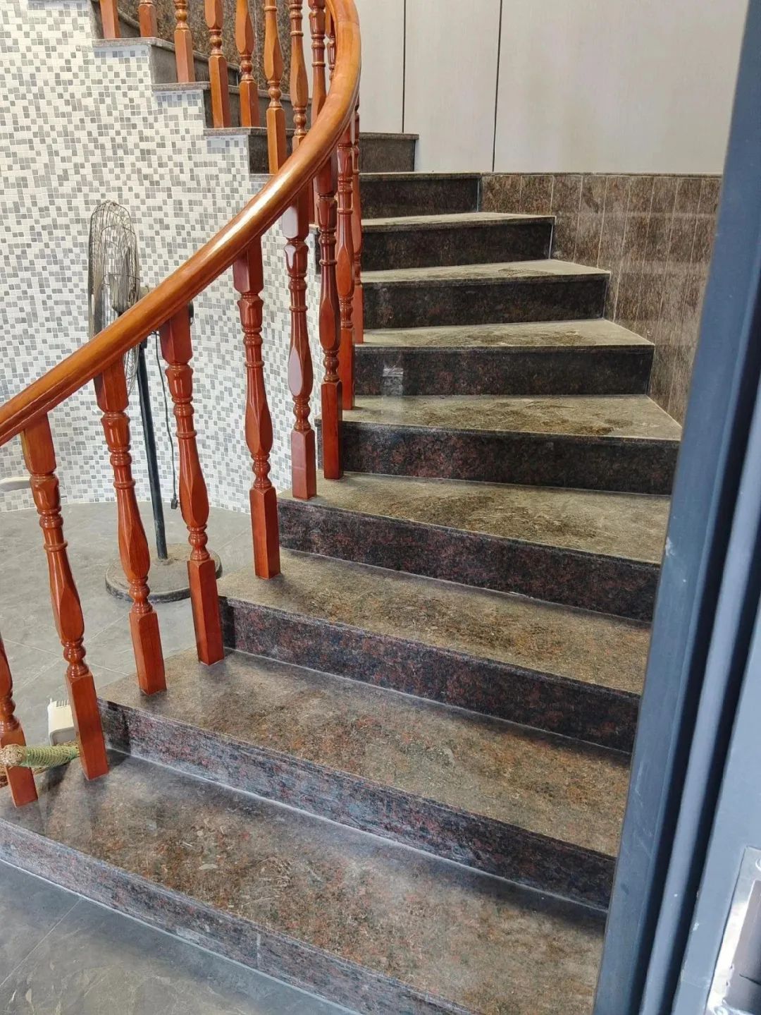 英國棕石材：黑棕與紅棕石材加工價格差異的原因分析(圖18)