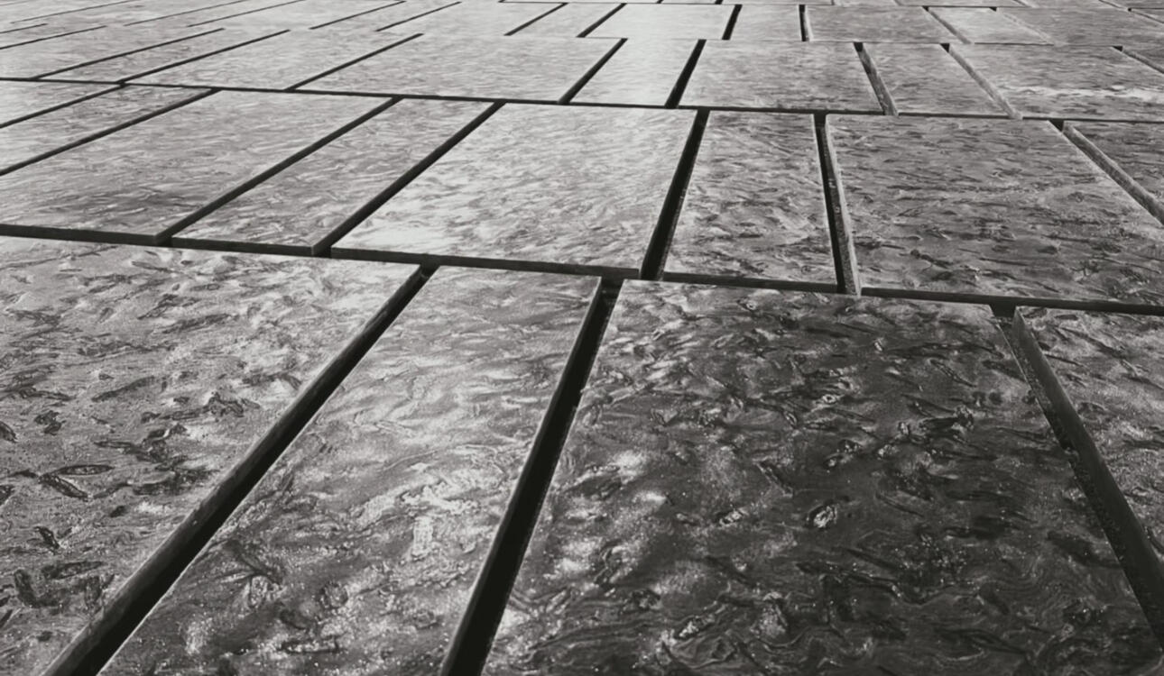 安哥拉黑大理石光面和皮革面兩種飾面在實(shí)際鋪貼中的常見規(guī)格與表面處理方式