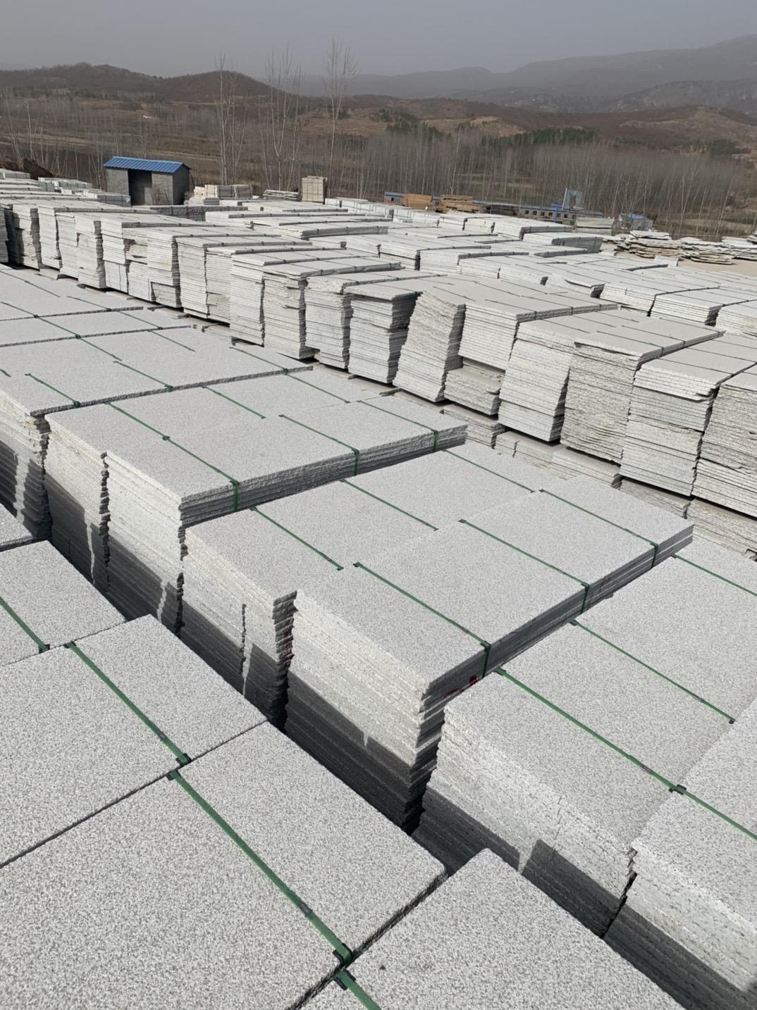 白麻花崗巖地面成本路沿石采購費用