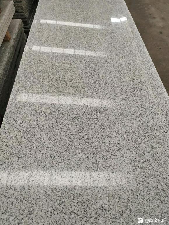 建筑外墻如何既美觀又耐用？試試拉絲面和火燒板芝麻白