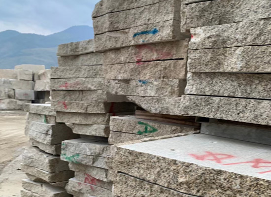 汶上黃銹石廠家生產荔枝面光面石材