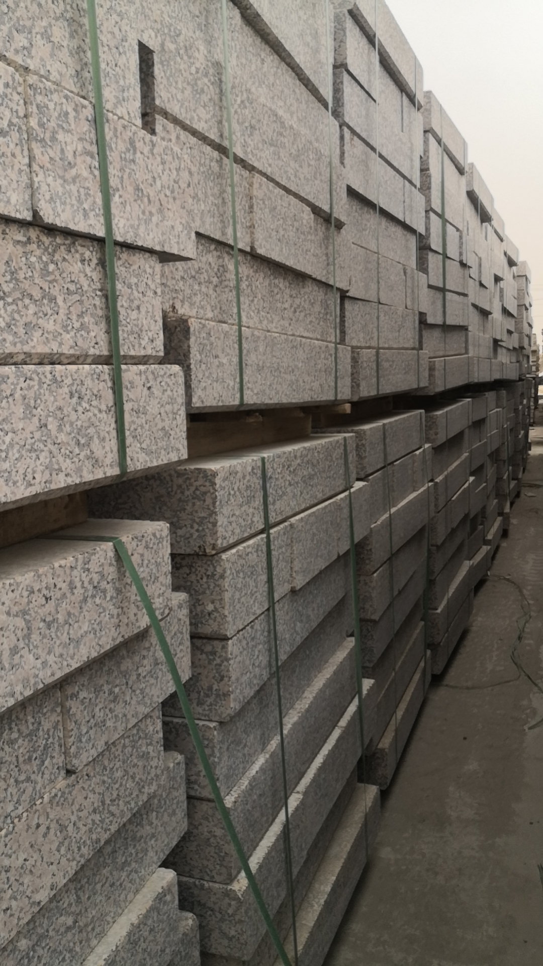 壘墻用的塊石護坡石價格參考