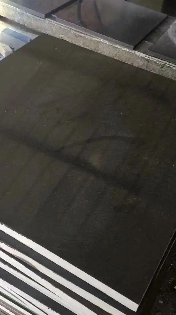 芝麻黑光面墓碑石廠家