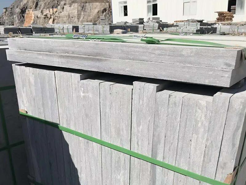 雕刻路沿石采用青石板荔枝面斜紋面材質的常見加工深度與邊部處理(圖4)