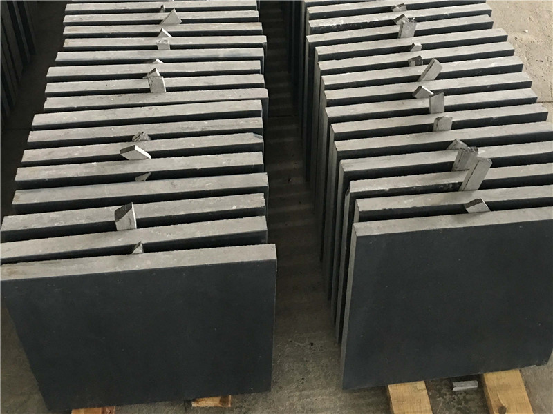 青石板源頭廠家提供荔枝面鏨道面仿古石材常見尺寸庫存現發