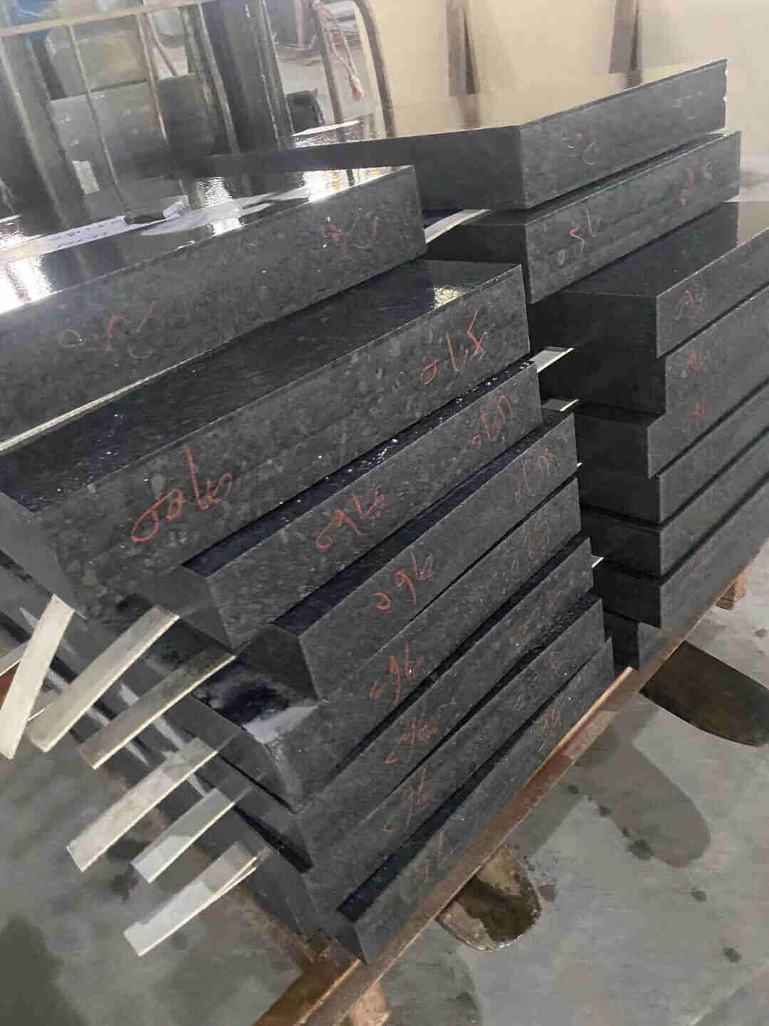 黑金沙與安哥拉黑石材性能比較