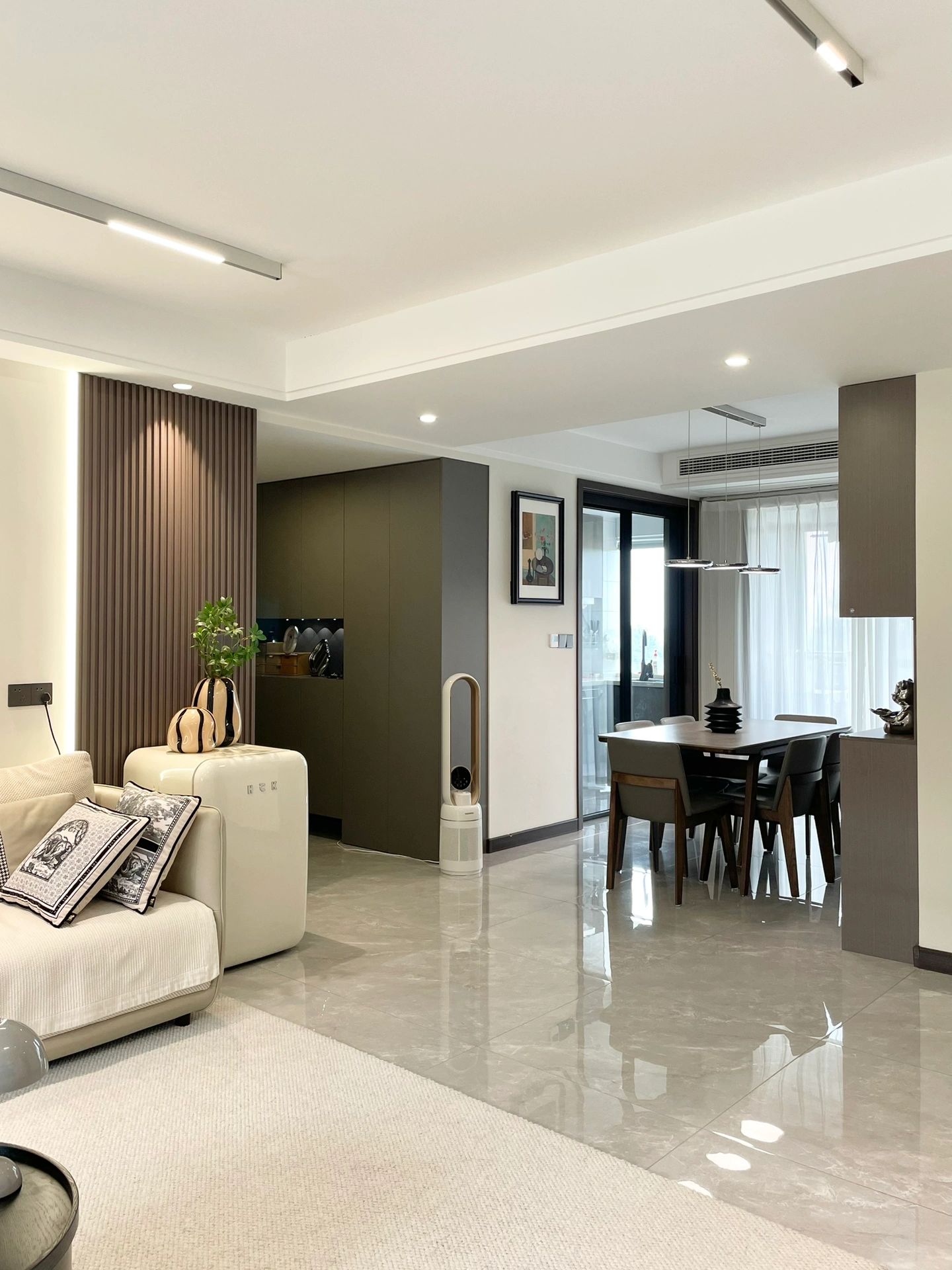 如何打造溫馨實用的樓梯儲物格？