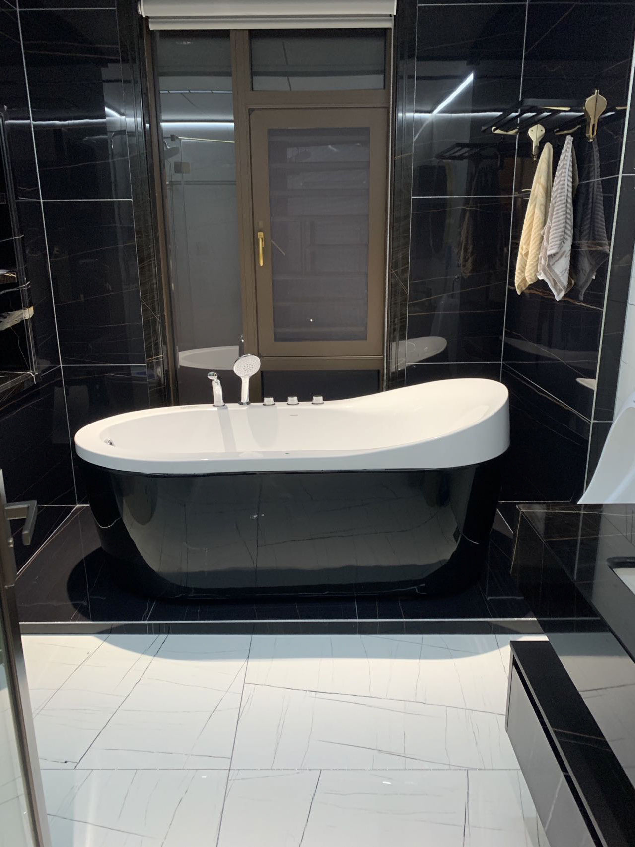 汀步石，臺階踏步用什么石材？開槽倒角及光面防滑面？