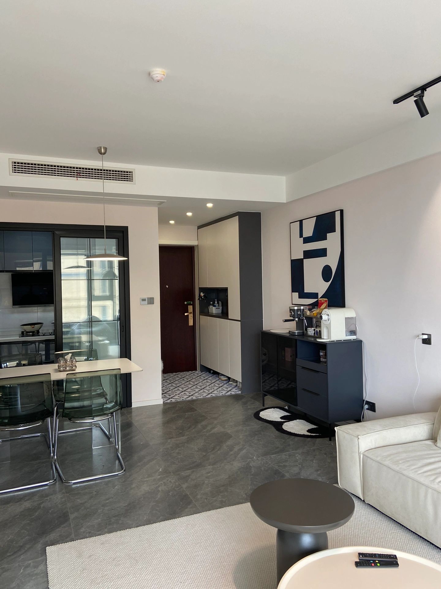 室內(nèi)臺(tái)階石與地板銜接處的處理工藝與材料選擇