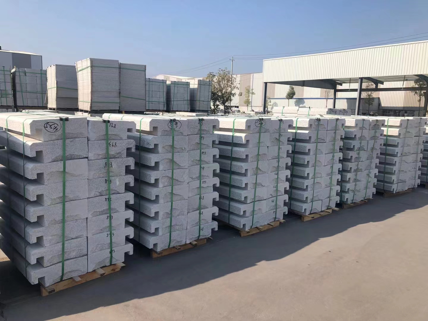 白色大理石貼外墻效果與芝麻白石材價格對比