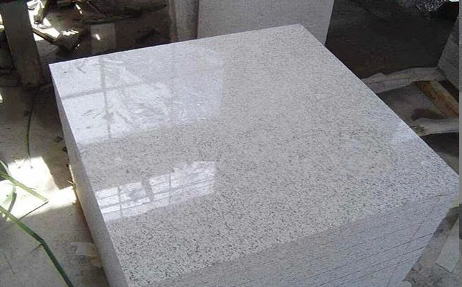 芝麻白石材廠家是否提供原石照片比對？