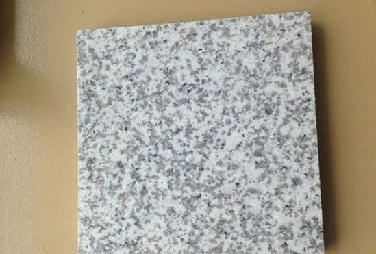 芝麻白石材荔枝面火燒面加工多少錢