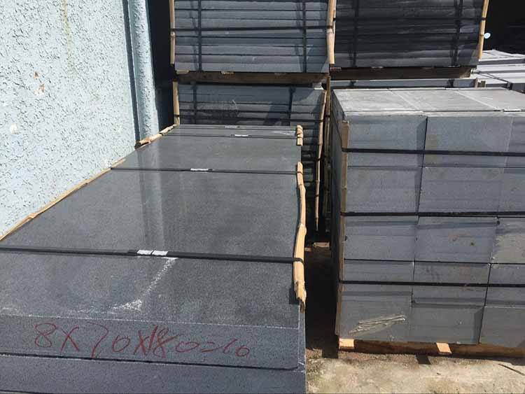 芝麻黑石材價格多少錢一平方2025最新市場行情分析(圖1)