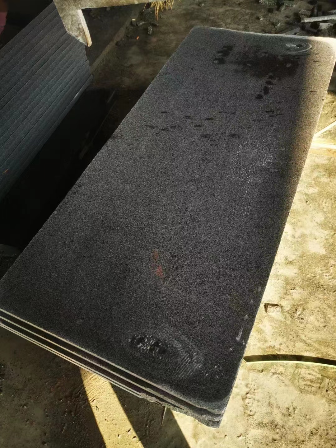 芝麻黑花崗石圖片