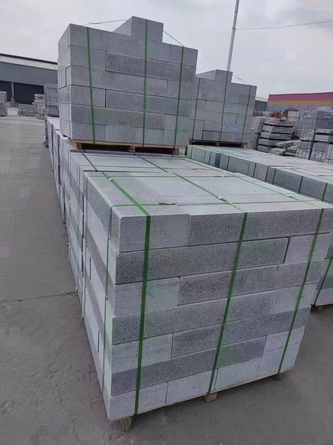 芝麻灰門牌石廠家(藝麻灰石材廠家直銷)(圖1)