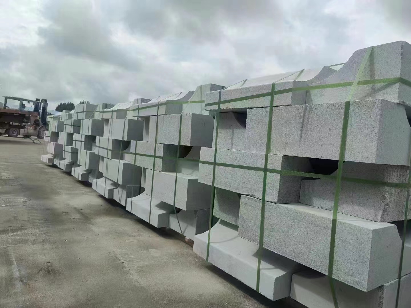 2.5公分厚灰色芝麻灰花崗巖外墻干掛火燒板光面荔枝面價(jià)格(圖2)