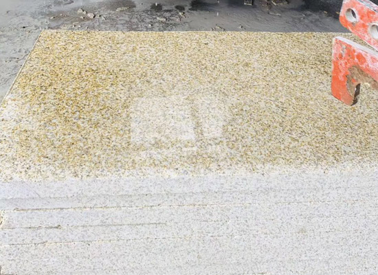 黃金麻光面花崗巖價(jià)格多少？