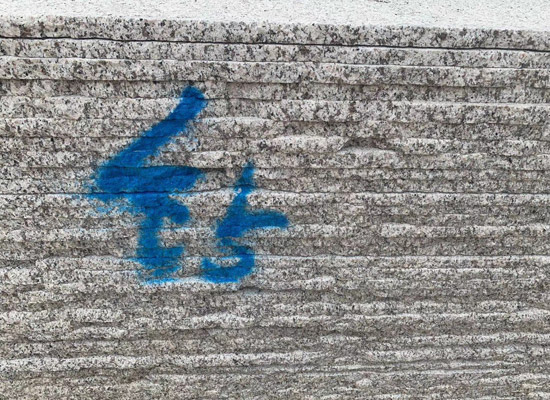 運(yùn)用大理石的色彩和紋理進(jìn)行裝飾(圖2)