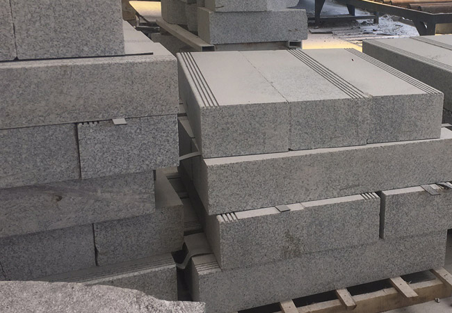 室內樓梯花崗巖踏步防滑槽加工尺寸與現場定位要求(圖3)