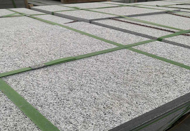 花園水景細節處理中石材規格統一性與燈光線槽連續性配合(圖4)