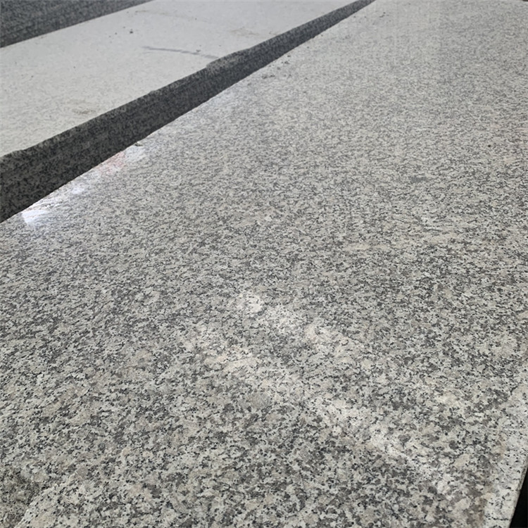 芝麻灰花崗巖拋光后出現(xiàn)銹斑怎么處理？(圖2)