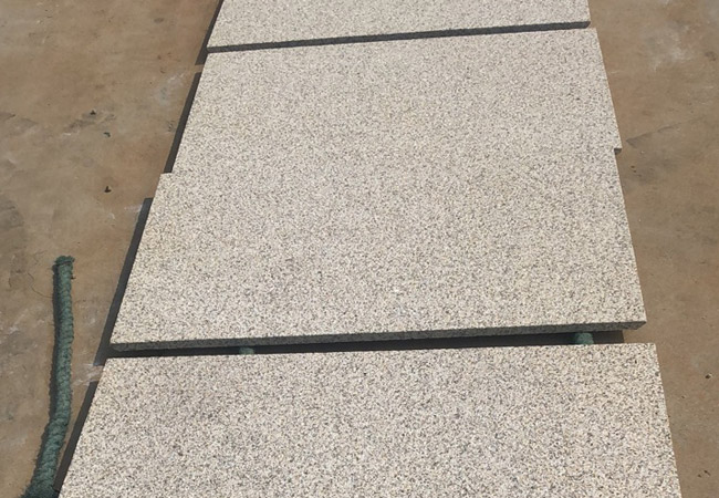 「創(chuàng)新設(shè)計(jì)與高質(zhì)量材料相融合，塑造令人驚嘆的石材橋欄桿」(圖2)