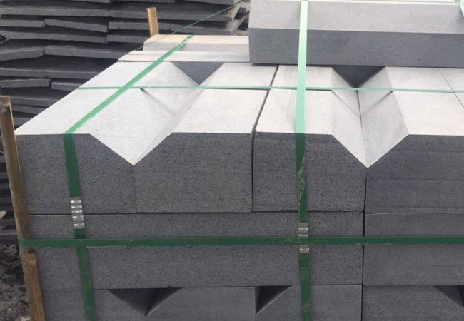 芝麻黑花崗巖板價格多少