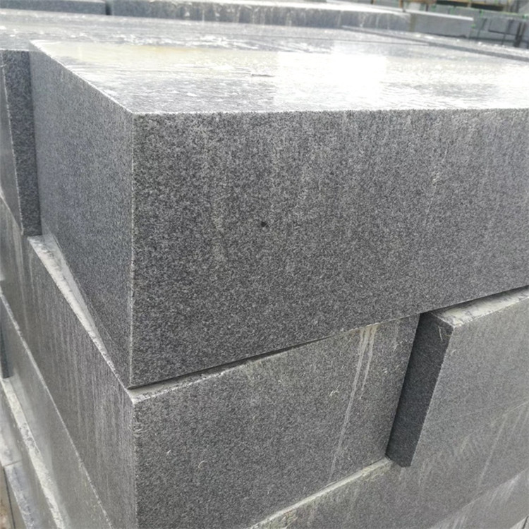 芝麻灰火燒板花崗巖光面圖片