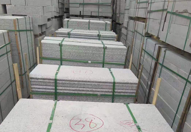 小院石材地面施工中墊層含水率控制與地鋪石厚度協調關系(圖1)