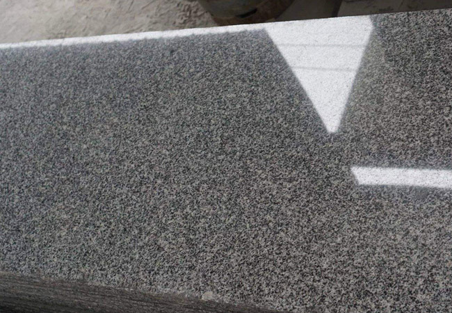 花園水景細節處理中石材規格統一性與燈光線槽連續性配合(圖5)