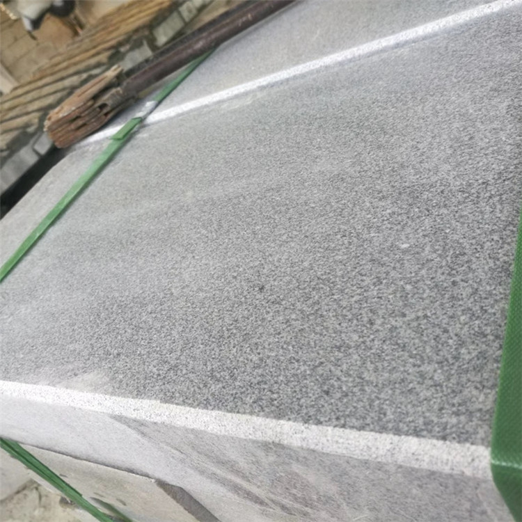 芝麻灰花崗巖相似的石材(圖3)