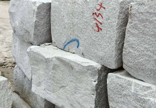 芝麻灰花崗巖的硬度等級(jí)是多少？