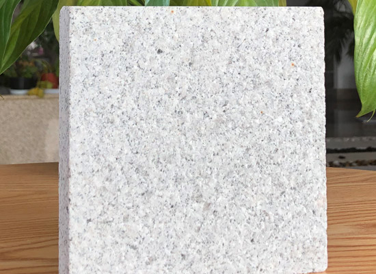 如何選購芝麻白花崗巖石材？