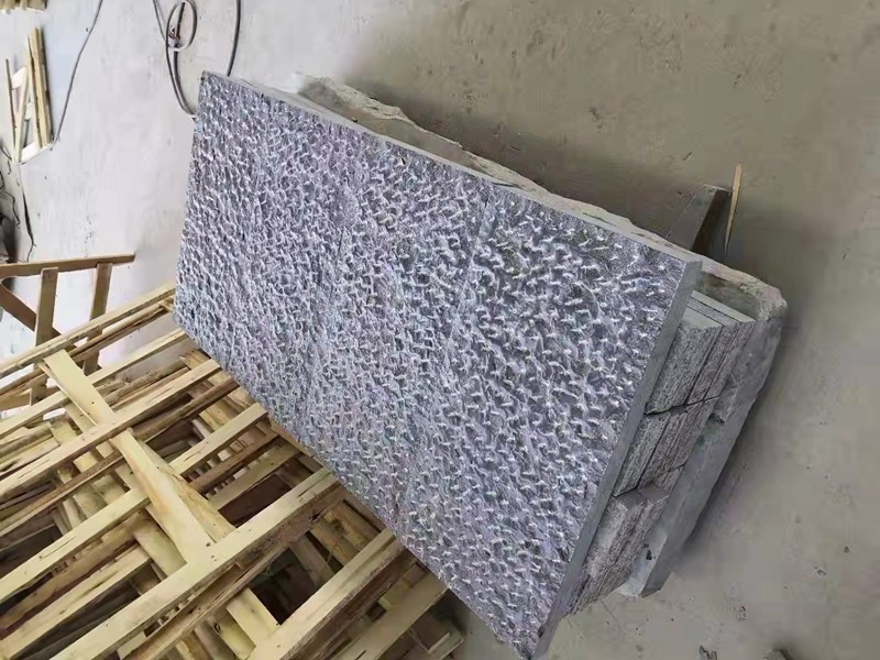 青石板優(yōu)點(diǎn)，怎么做踏步石材及踏步石材加工尺寸